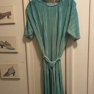 Green Ombre Crinkle-Pleat Maxi Dress